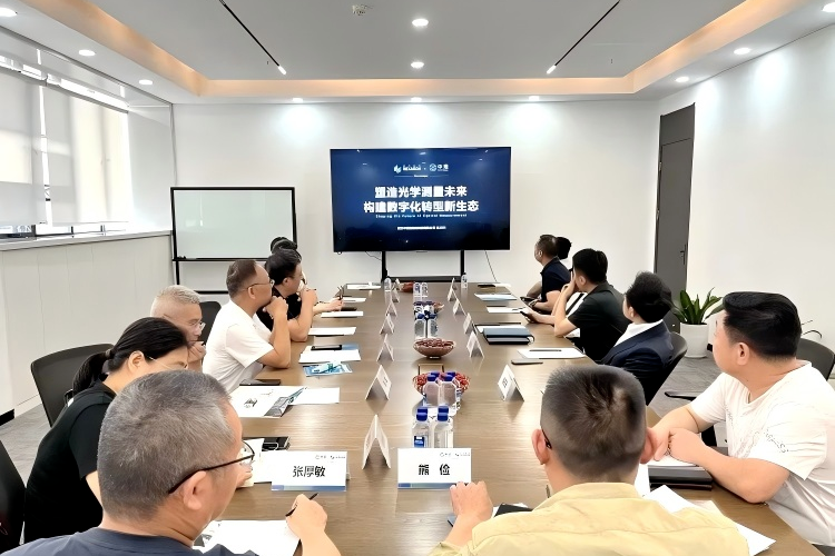 在座谈交流环节,双方围绕如何更好地推动产教融合进行了深入探讨 在座谈交流环节,双方围绕如何更好地推动产教融合进行了深入探讨