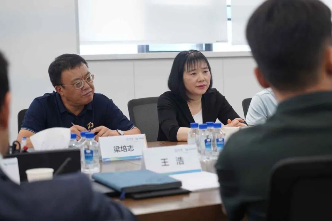 在座谈交流环节,双方围绕如何更好地推动产教融合进行了深入探讨 在座谈交流环节,双方围绕如何更好地推动产教融合进行了深入探讨